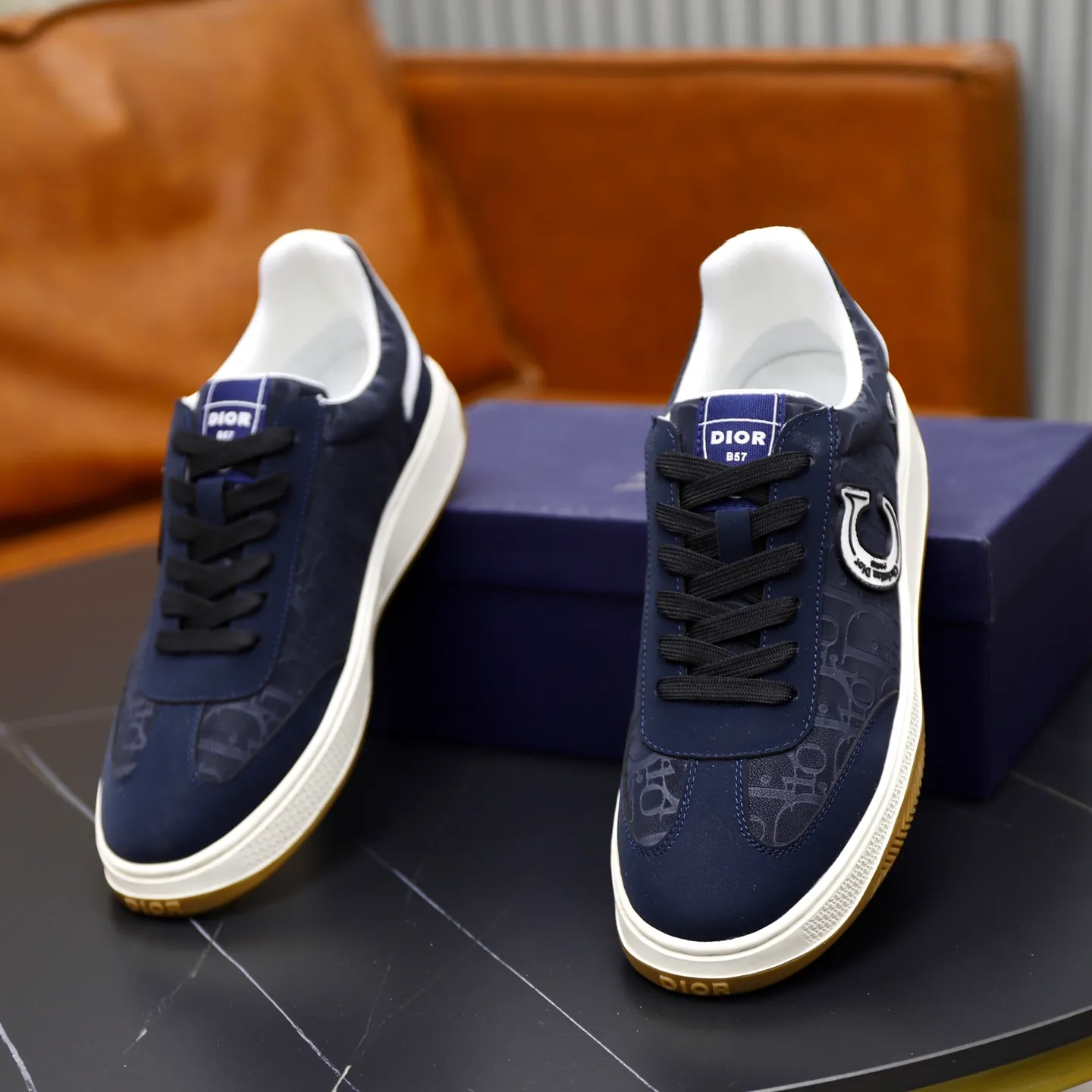 Ex-factory price: 400💰🙅‍♂️🙅‍♂️🙅‍♂️ Brand: Dior DIOR Standard code: 38-44 (45 customized) Grade: Same as the official website Material: Original cowhide material spliced with brand cloth Comfortable and breathable lining Lightweight and wear-resistant sports outsole Style category: Men's fashion casual shoes Running sports shoes Distinguished luxury brand elements Top luxury color: actual picture color